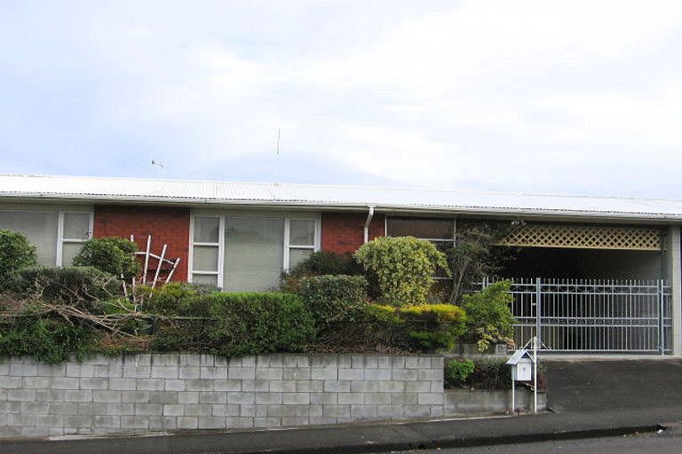 Photo of property in 2 Ruamahanga Crescent, Terrace End, Palmerston North, 4410