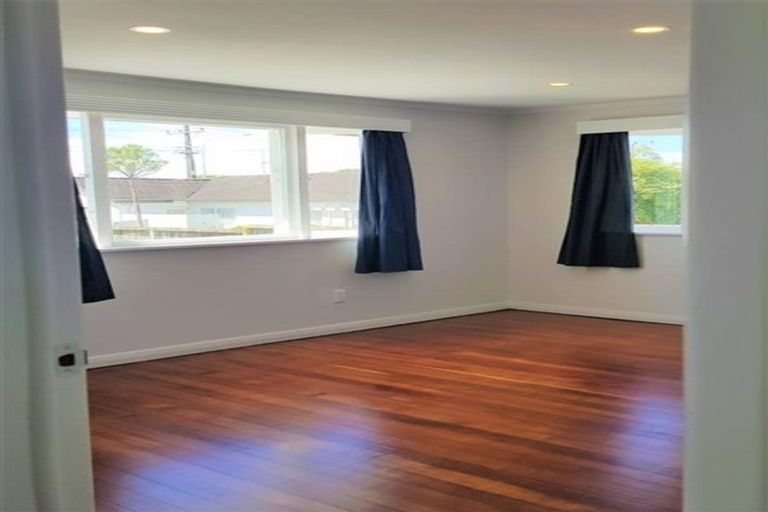Photo of property in 1/166 Lake Road, Northcote, Auckland, 0627