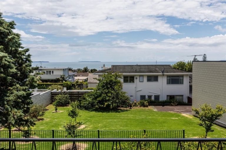 Photo of property in 8a Hauraki Road, Hauraki, Auckland, 0622