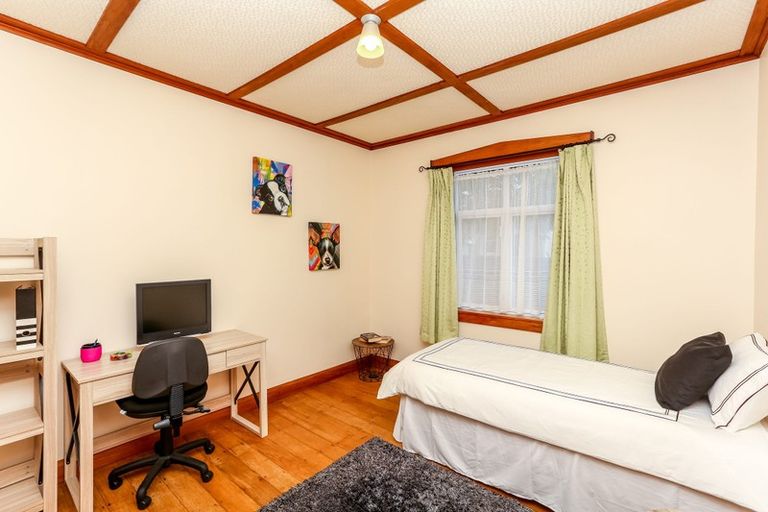 Photo of property in 5 Huatoki Street, Vogeltown, New Plymouth, 4310