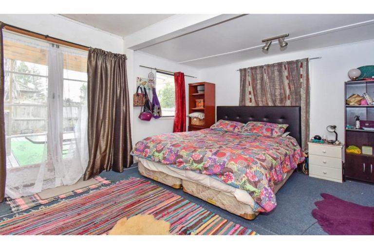 Photo of property in 18 Mcleod Road, Weymouth, Auckland, 2103