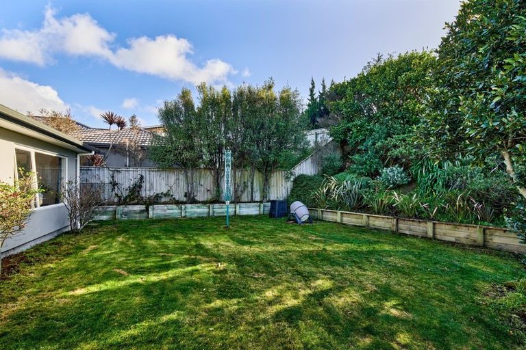 Photo of property in 64 Te Puia Drive, Aotea, Porirua, 5024