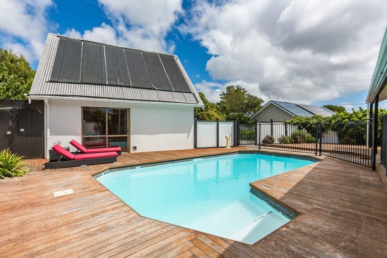 Photo of property in 68 Kahu Road, Paremata, Porirua, 5024