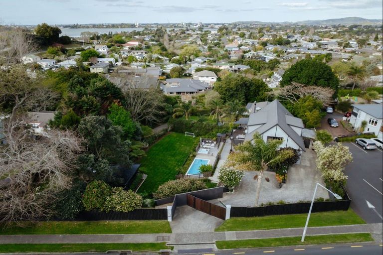 Photo of property in 161 Otumoetai Road, Brookfield, Tauranga, 3110