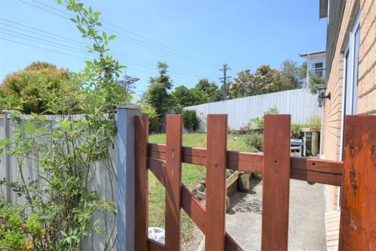 Photo of property in 39a Sunnyside Road, Sunnyvale, Auckland, 0612