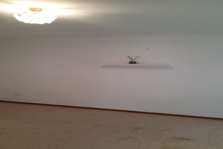 Photo of property in 3/1 Sturges Road, Henderson, Auckland, 0610