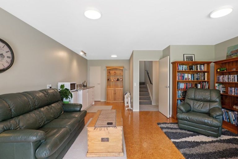 Photo of property in 32 Hyndhope Road, Kennedys Bush, Christchurch, 8025