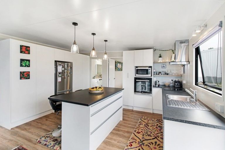 Photo of property in 15a Roore Street, Foxton Beach, Foxton, 4815