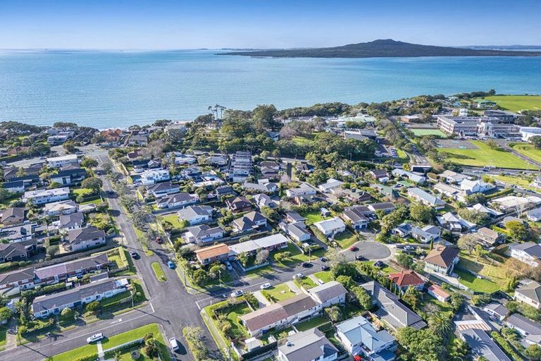 Photo of property in 2/16 Northumberland Avenue, Belmont, Auckland, 0622