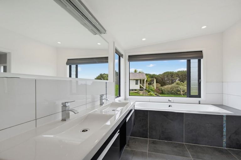 Photo of property in 265 Wilson Road, South Head, Helensville, 0874