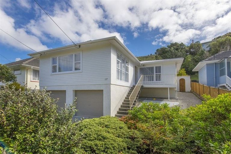 Photo of property in 127 Parkvale Road, Karori, Wellington, 6012