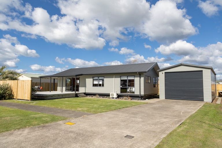 Photo of property in 28 Surf Street, Whitianga, 3510