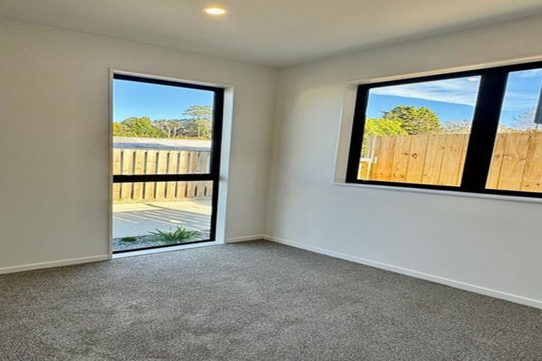Photo of property in 8a Datura Place, Sunnynook, Auckland, 0620