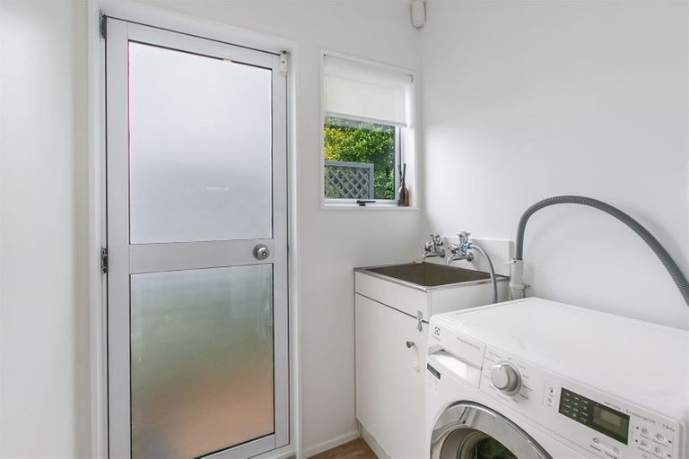 Photo of property in 2/34 Lambrown Drive, Totara Vale, Auckland, 0629