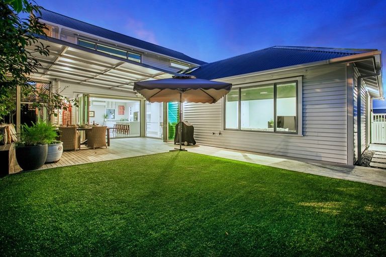 Photo of property in 17 Waiarohia Place, Hobsonville, Auckland, 0616
