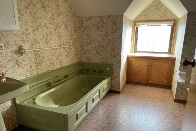 Photo of property in 142 Victoria Avenue, Hokowhitu, Palmerston North, 4410