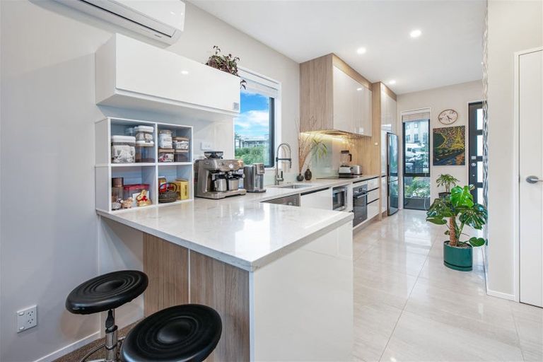 Photo of property in 11 Kaimai Avenue, Massey, Auckland, 0614