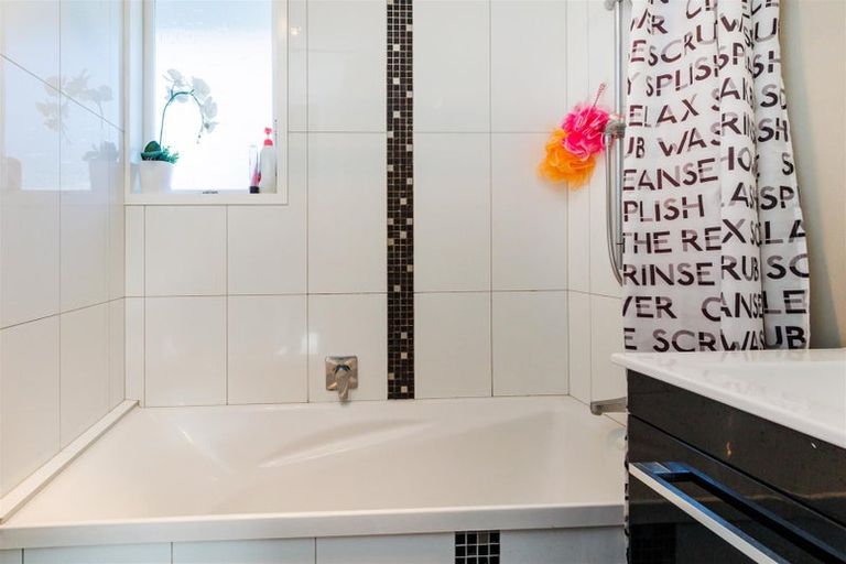 Photo of property in 181a Bridge Street, Bulls, 4818