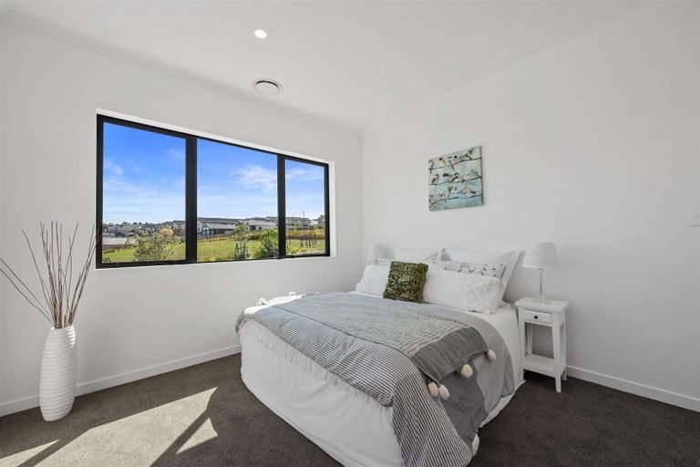 Photo of property in 52 Whakairo Crescent, Gulf Harbour, Whangaparaoa, 0930