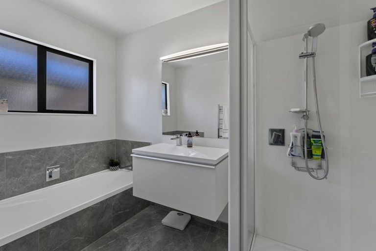 Photo of property in 37 Realm Drive, Paraparaumu, 5032