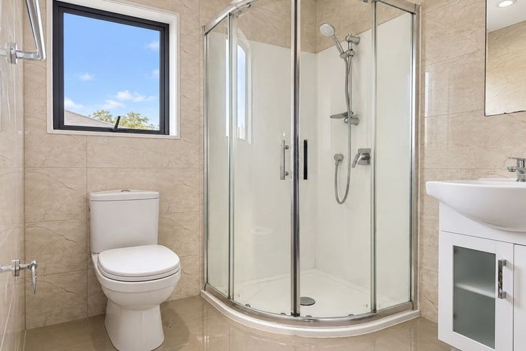 Photo of property in 2/8 Kerrs Road, Wiri, Auckland, 2104