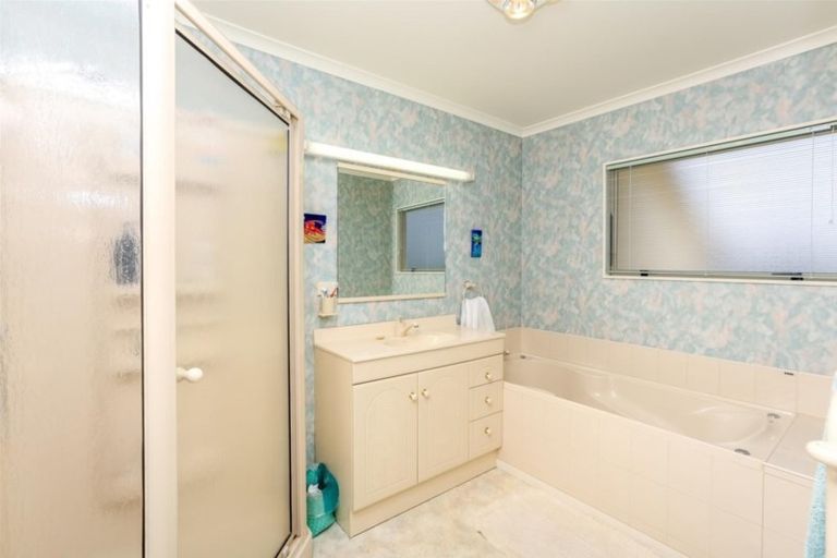 Photo of property in 1 Maple Crescent, Whalers Gate, New Plymouth, 4310