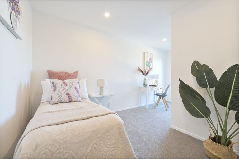 Photo of property in 35c Hereford Street, Te Atatu Peninsula, Auckland, 0610