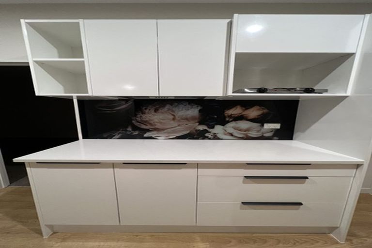 Photo of property in 37 Huntington Park Drive, Greenhithe, Auckland, 0632