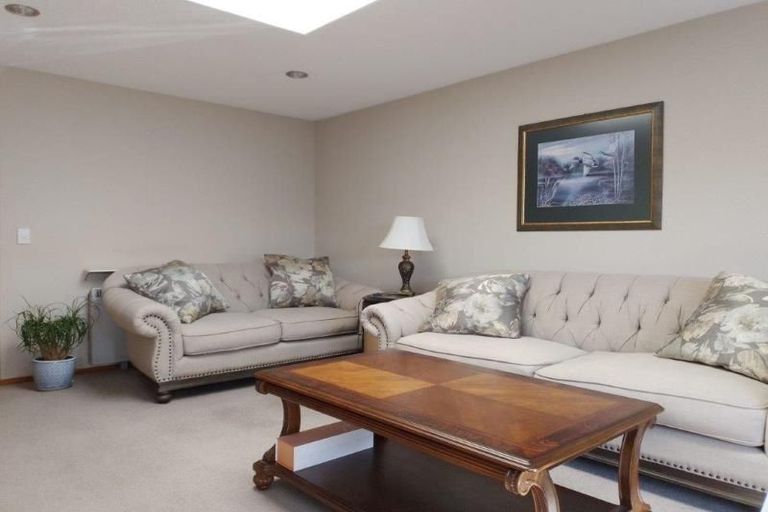 Photo of property in 61 Apsley Drive, Avonhead, Christchurch, 8042