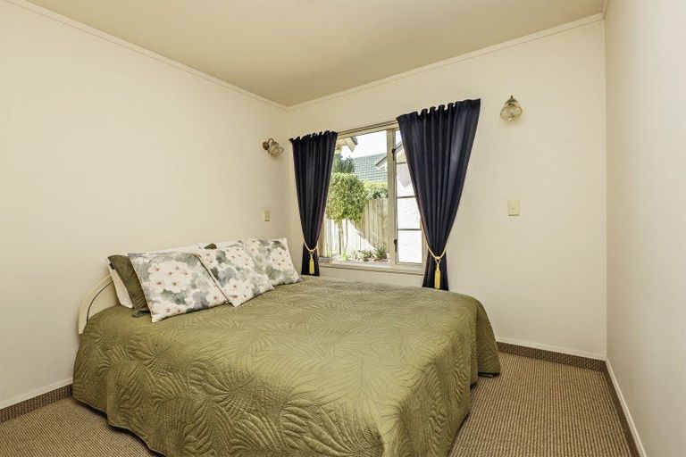 Photo of property in 1b Knightsbridge Place, Taradale, Napier, 4112
