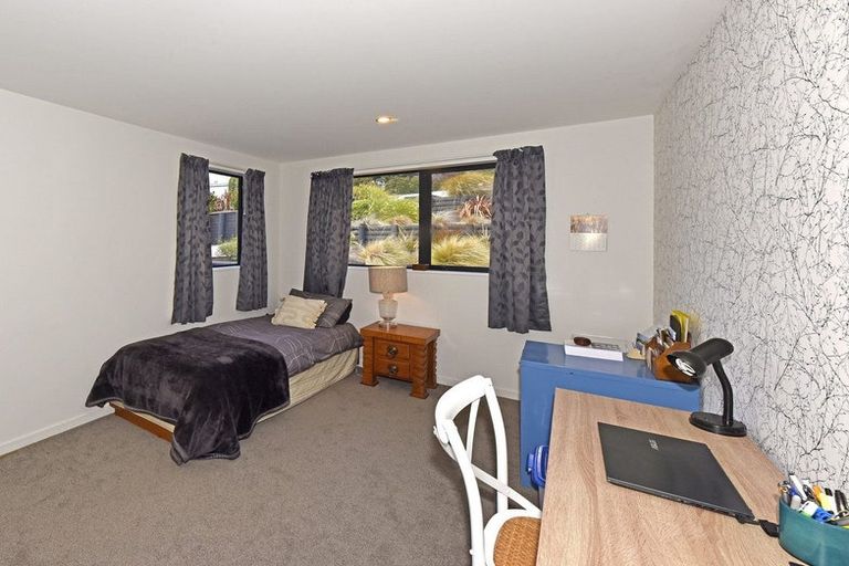 Photo of property in 3 Stoneyridge Close, Mount Pleasant, Christchurch, 8081