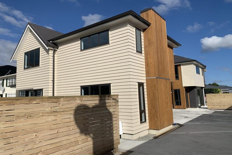 Photo of property in 91c Whites Line East, Waiwhetu, Lower Hutt, 5010