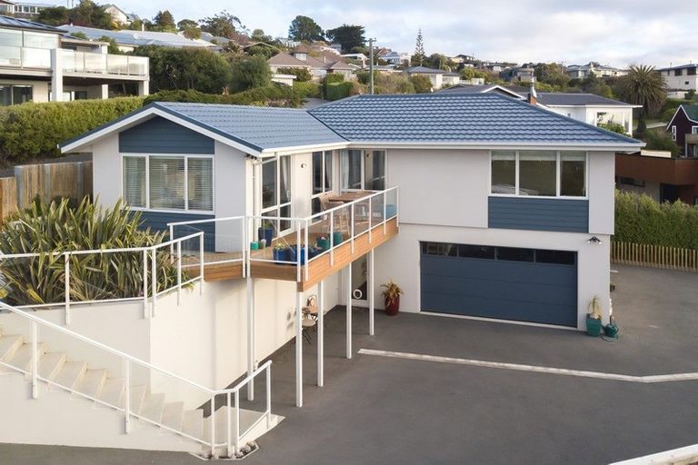 Photo of property in 4 The Rise, Mount Pleasant, Christchurch, 8081