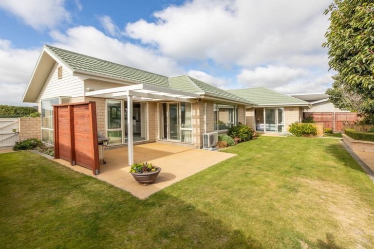 Photo of property in 10 Harrys Way, Redwood, Christchurch, 8051