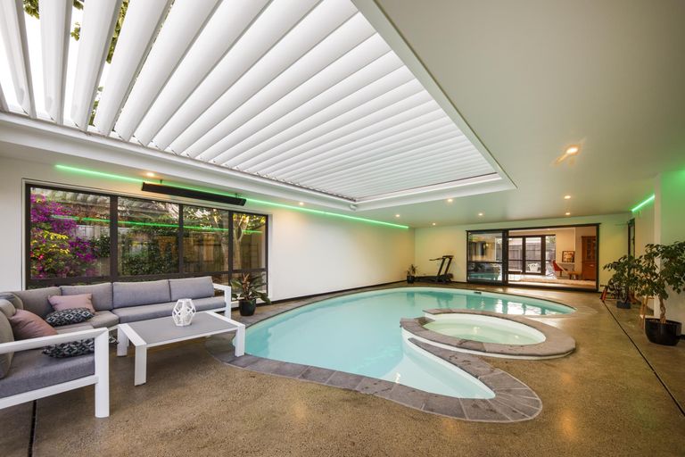 Photo of property in 2 Huata Place, West End, Palmerston North, 4412