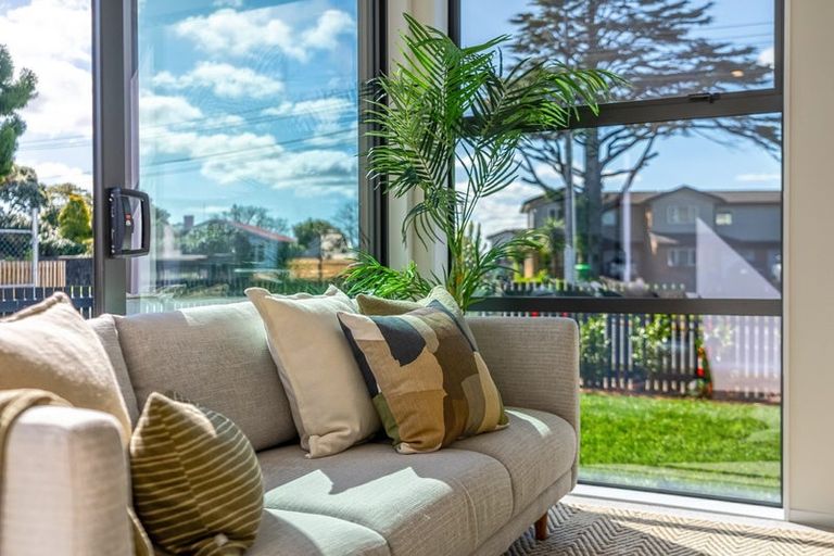 Photo of property in 32 Swanson Road, Henderson, Auckland, 0610