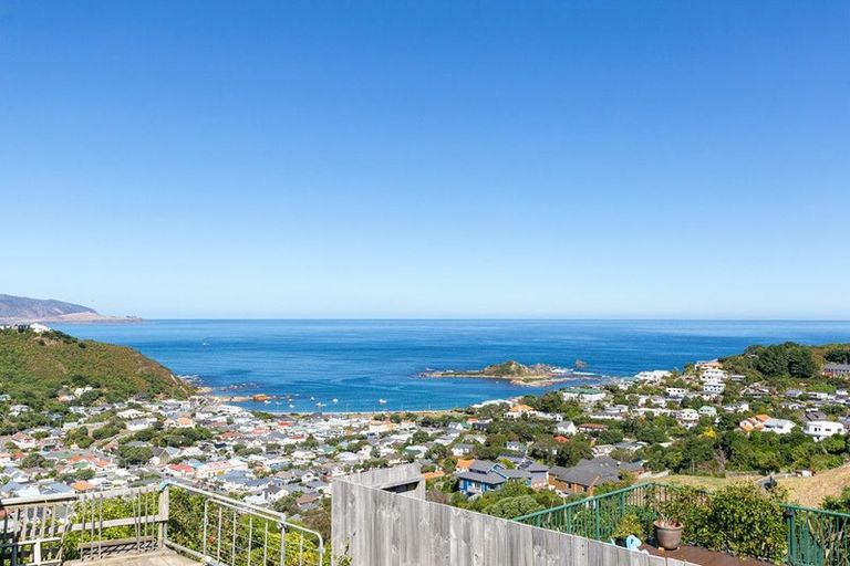 Photo of property in 15b Dargle Way, Island Bay, Wellington, 6023