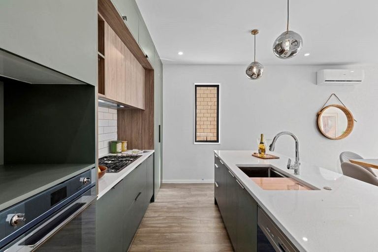 Photo of property in 43 Sunnyheights Road, Orewa, 0931