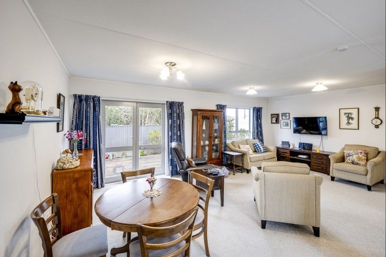 Photo of property in 233a Grove Road, Mayfair, Hastings, 4122