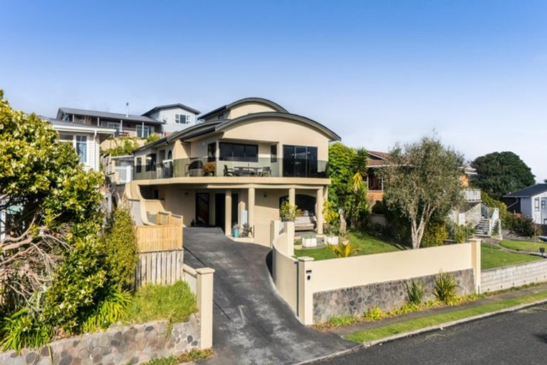 Photo of property in 3 Fairfax Terrace, Frankleigh Park, New Plymouth, 4310