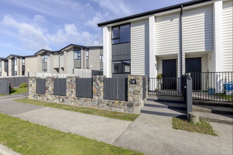 Photo of property in 15 Discovery Place, Marfell, New Plymouth, 4310