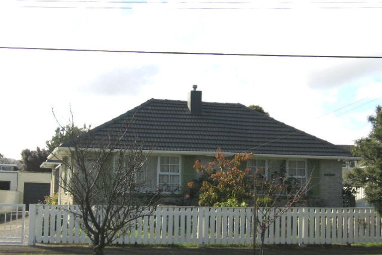 Photo of property in 19 Holyoake Crescent, Avalon, Lower Hutt, 5011