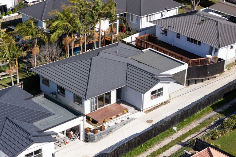 Photo of property in 74a Awaroa Road, Sunnyvale, Auckland, 0612