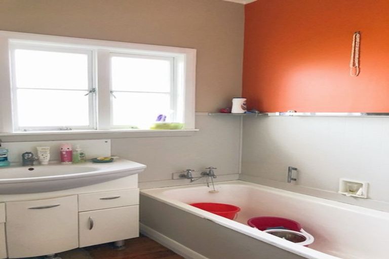 Photo of property in 227 Titirangi Road, Titirangi, Auckland, 0604