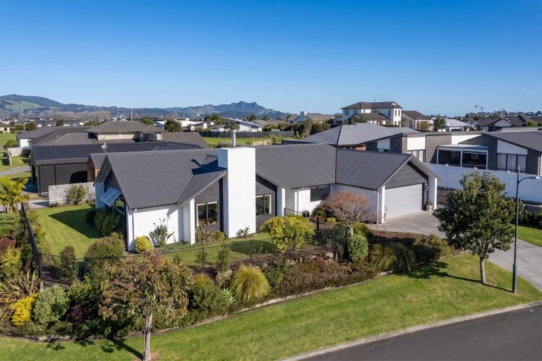 Photo of property in 1 Topping Place, Whitianga, 3510