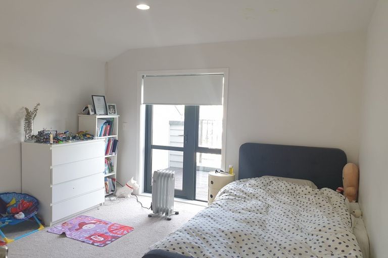 Photo of property in 8/36 John Jennings Drive, Oteha, Auckland, 0632