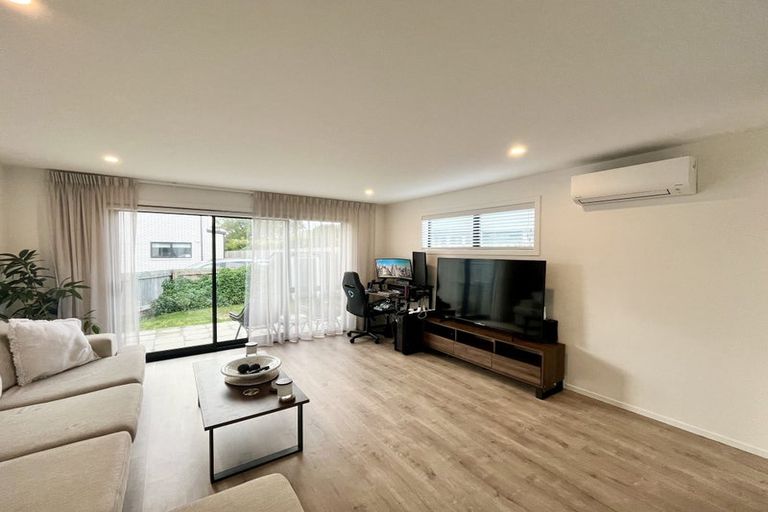 Photo of property in 1/12 Enderby Drive, Te Atatu Peninsula, Auckland, 0610