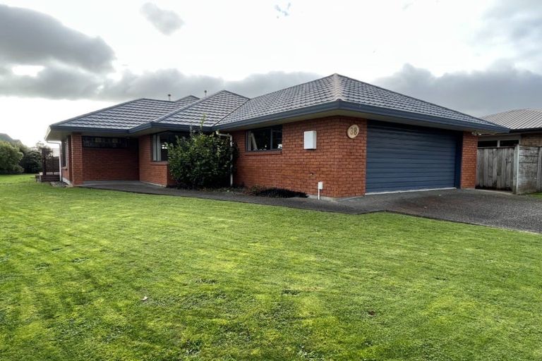 Photo of property in 38 Parnell Heights Drive, Kelvin Grove, Palmerston North, 4414