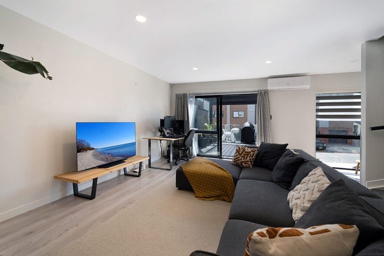 Photo of property in 6 Meritage Lane, Te Atatu South, Auckland, 0610