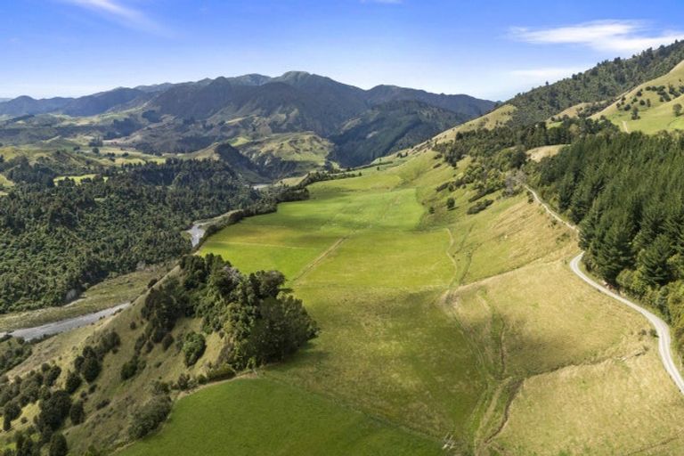 Photo of property in 1 Takapari Road, Pohangina, Ashhurst, 4884